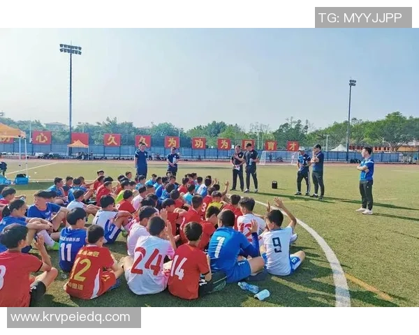 国外足球明星齐聚广西开展高水平训练营提升本土足球水平